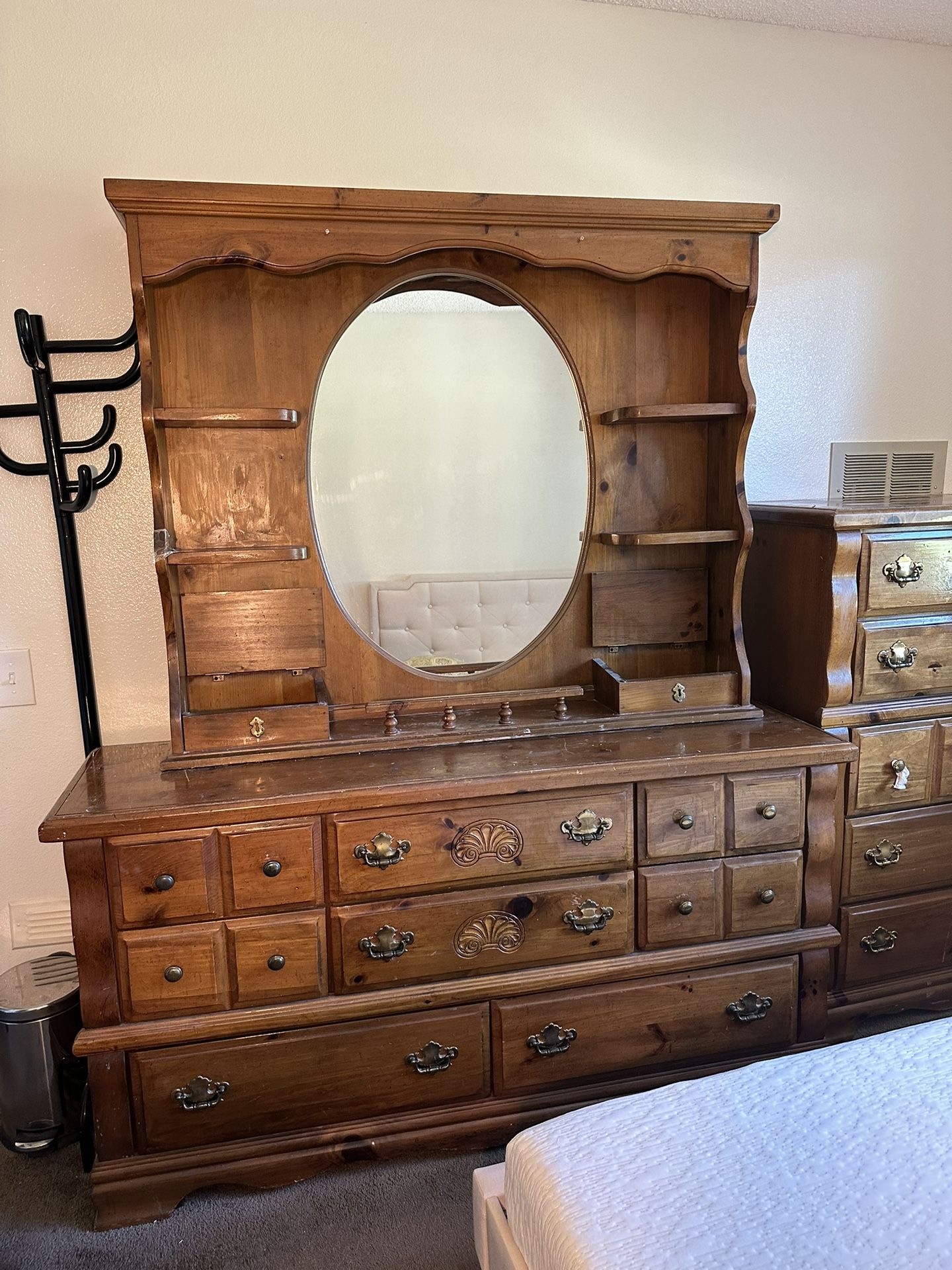 Free Vintage Vanity