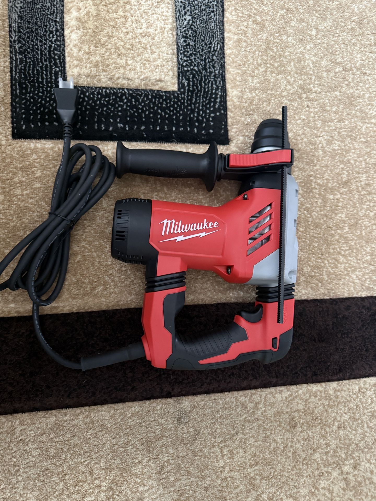 New Milwaukee 1-1/8 "SDS Plus Kit Rotary Hammer Kit (5268-21)  TOOL ONLY