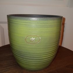 Vase/ Flower Pot