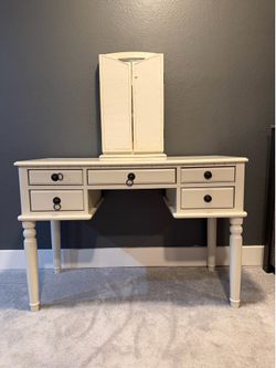 Makeup vanity