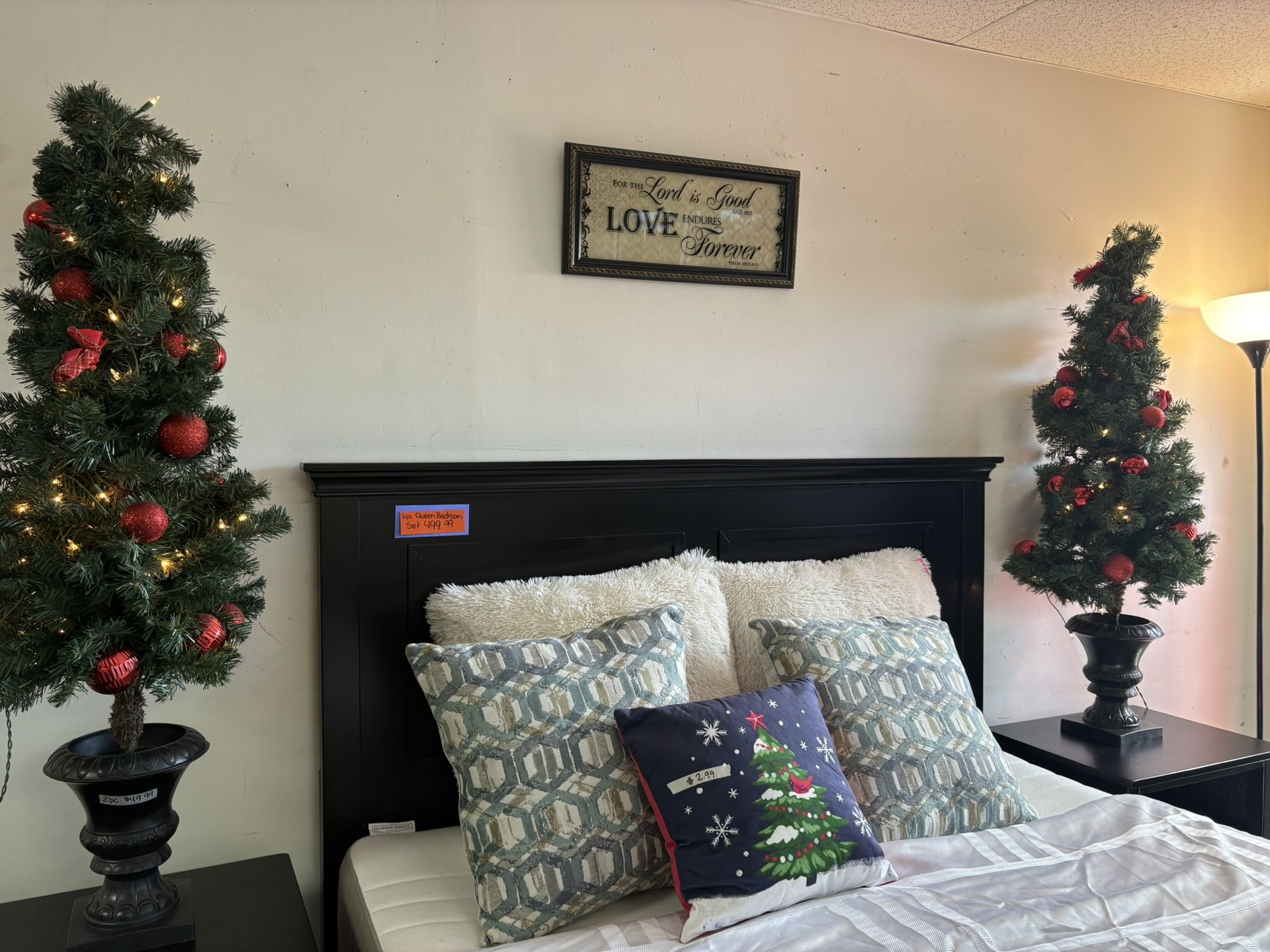 🎄 Home Accents Holiday 4.5 ft Pre-Lit Mixed Pine Porch Trees