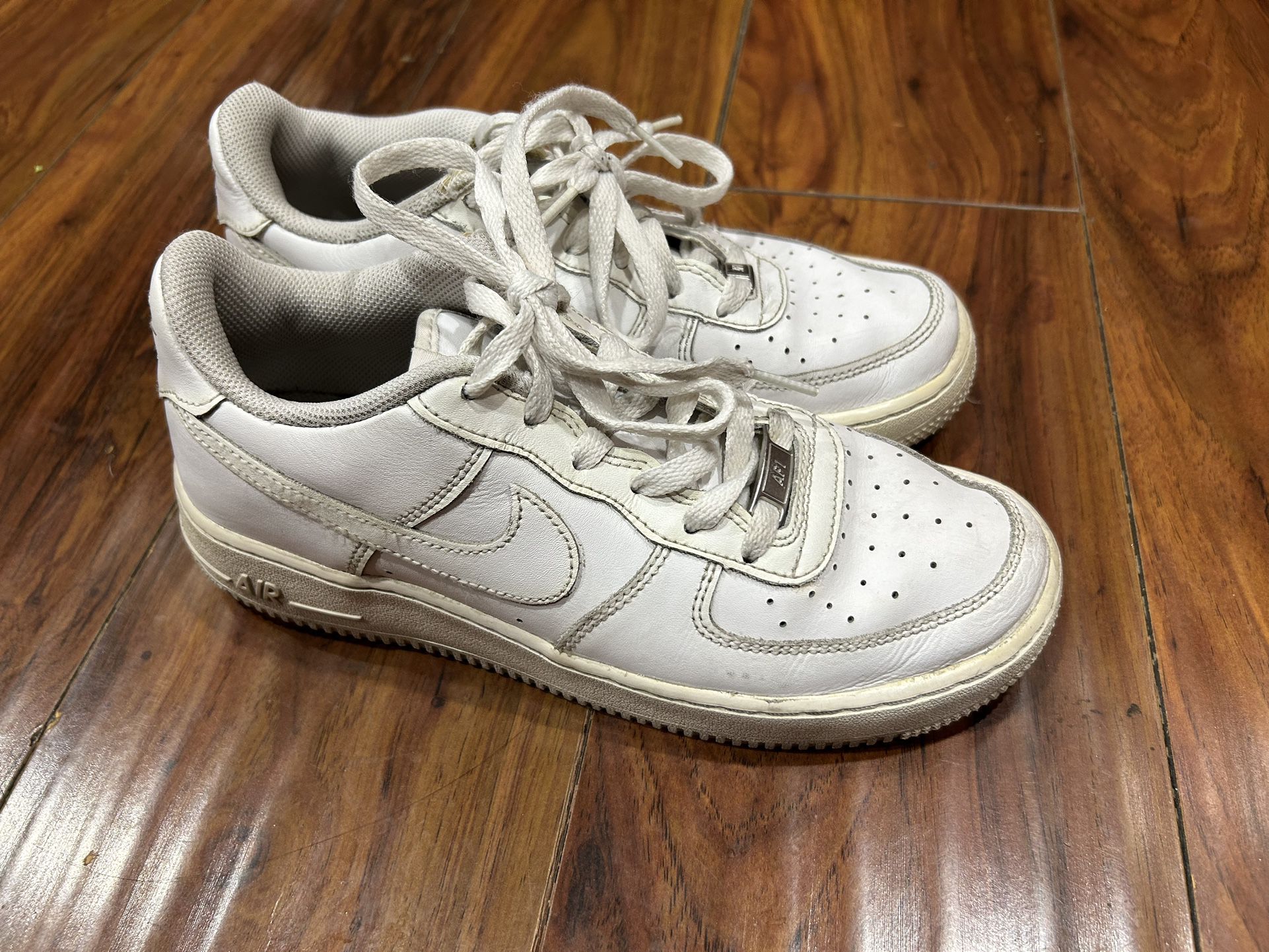 Men’s/youth Size 6.5 Nike Used Shoes