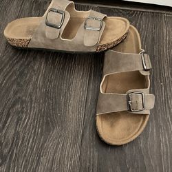 Sandal/ says size 9 run more like 8 / 8.5