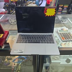 Macbook Pro 2017 14" 256gb