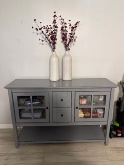 Gray hutch