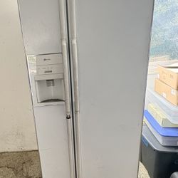 Maytag Refrigerator - Free For Parts, Not Working 
