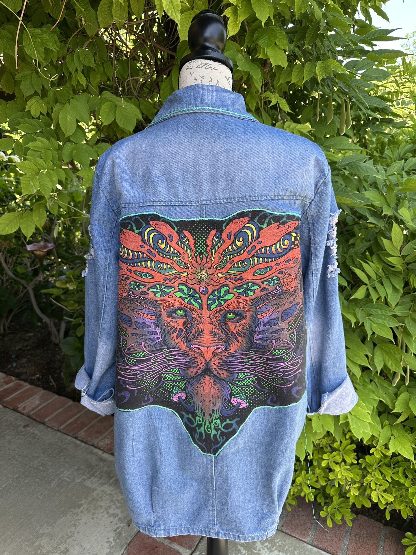 Women's 3XL Mystic Lion Jean jacket-Distressed