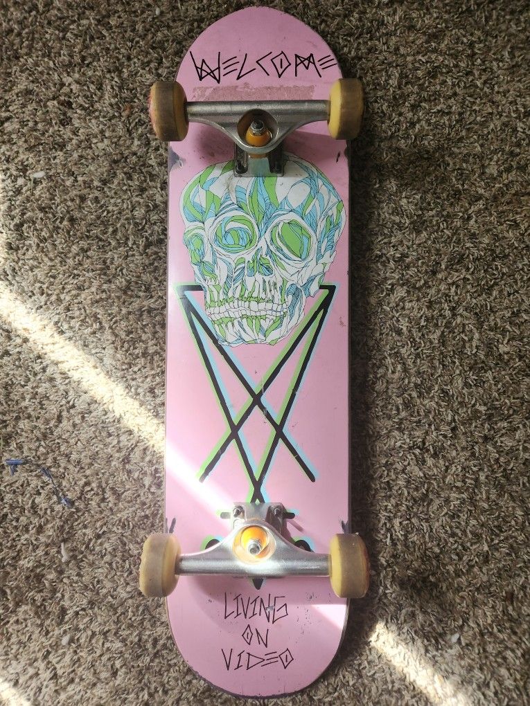 Skateboard Welcome - Pink & Skull