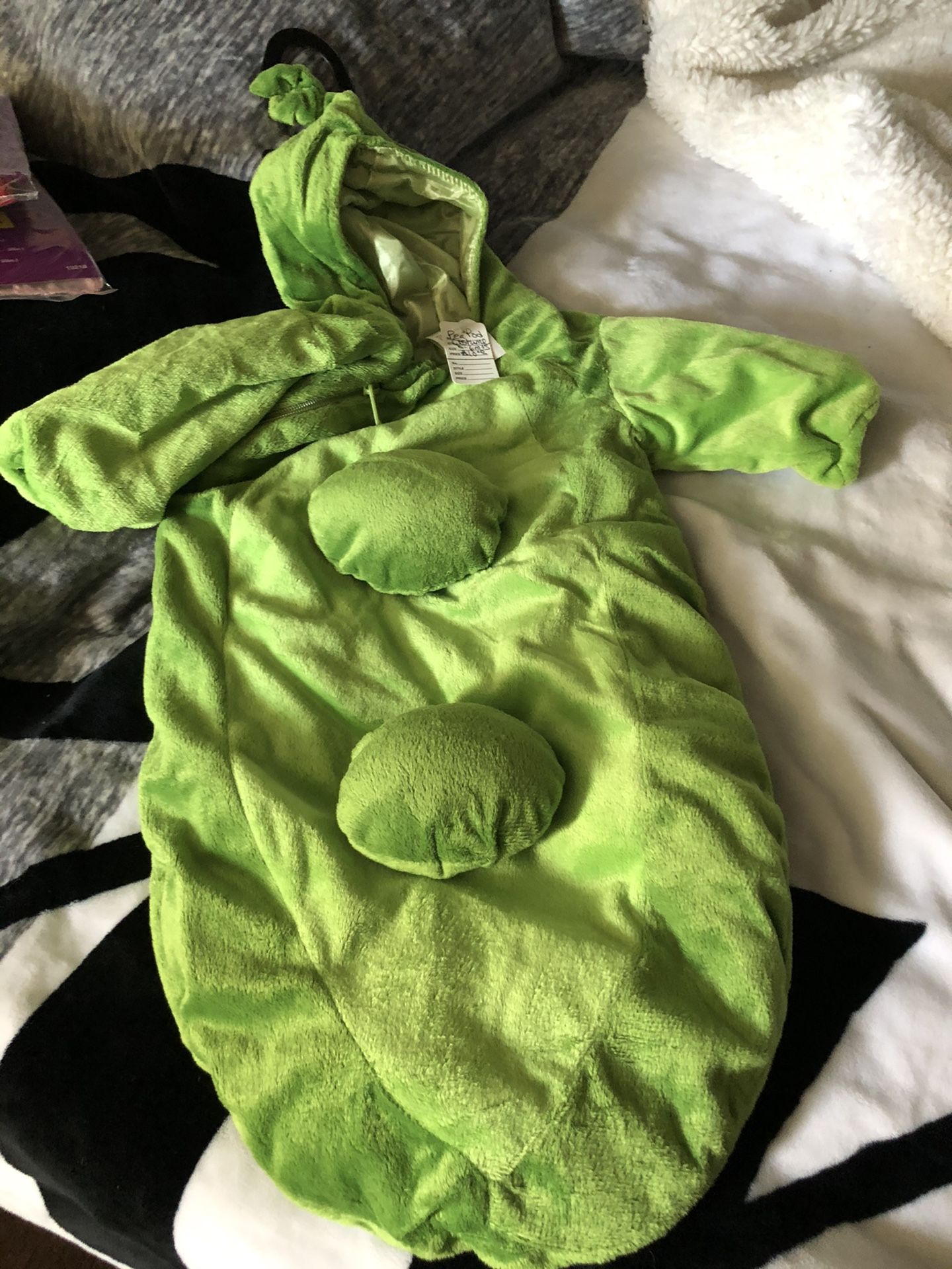 Cute as a Pea in a Pod..!! Costume, NEW  for Infant Size 0-6 Months