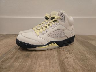 JORDAN RETRO 5 LUMINOUS GREEN...SZ 10 MENS / 11.5 WOMANS...BRAND NEW