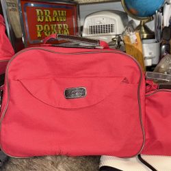 NWOT The CATHERINE KELLY Collection Red 3 Piece Purse Handbag Set . Located off lake mead & Simmons area asking $7