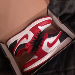 Jordan 1 Low Reverse Black Toe Size 9.5