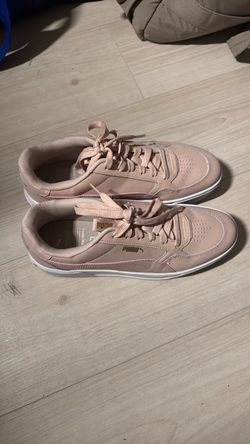 Women’s Size 11 Puma Low-Top Sneakers in Blush Pink