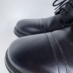 Comfortable Designer shoes For $199!!! SIZE 8MEN