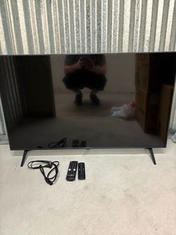 LG Flat Screen TV with Remote 43 inch tv