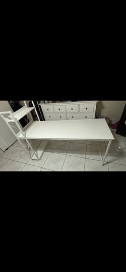 2 Desks 63’’ With Outlets (left And Right)