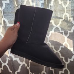 Size 5/6 Black Boots (1 Available)