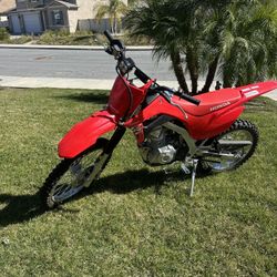 2025 CRF 125 Big Wheel