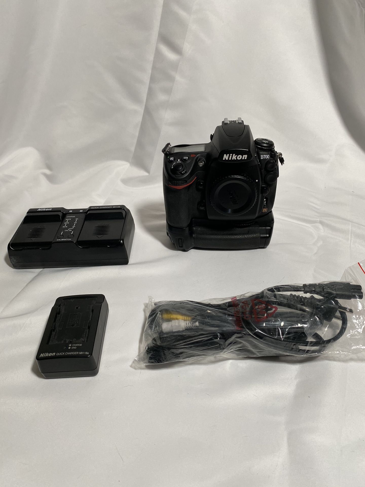 Nikon D700 With Battery Grip And Chargers