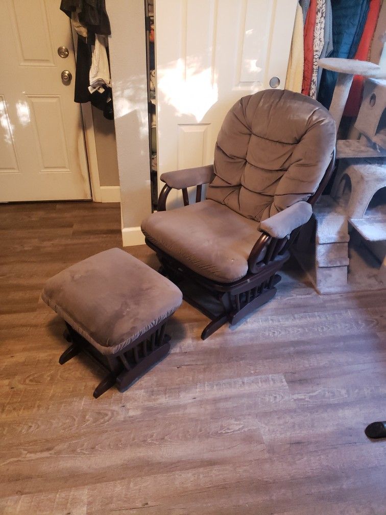 Nursery Glider and Ottoman - Best Chairs Storytime Series