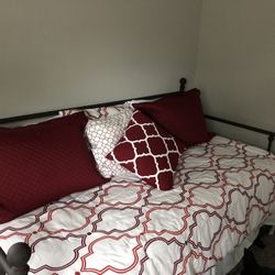 Twin Daybed With Roll Out Trundle