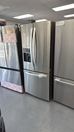 Brand New Lg Refrigerator Apartment Size With Water Dispenser