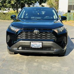 toyota 2019 RAV4 clean title no damage