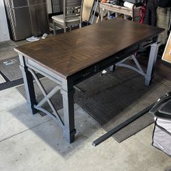 Wooden Desk w/outlet