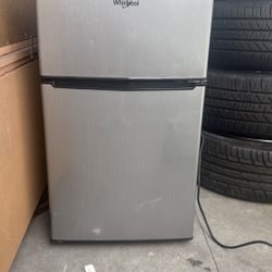 Whirlpool Mini Fridge with Freezer – Model WH31S1E – 3.1 cu. ft.