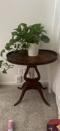 Vintage mahogany pedestal  side table with lyre base