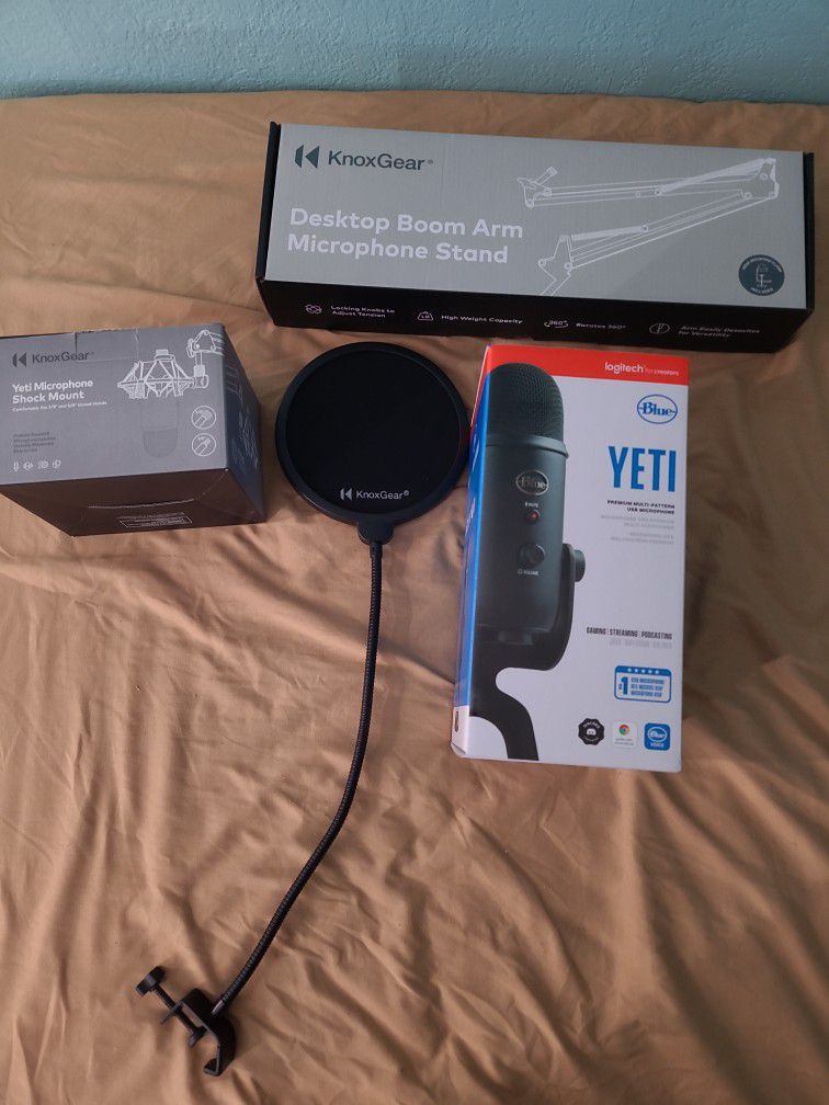 Blue Yeti microphone with knoxgear boom stand, shock mount and pop filter 