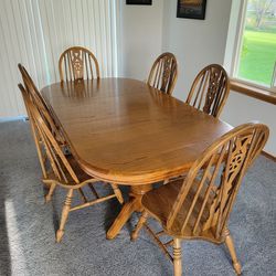 Oak Dining Table With 2 Leaves And 6 Chairs
