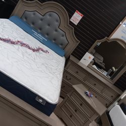 *Bedroom Special*---Frisco Stunning Queen Bedroom Sets---Delivery And Financing Available👍