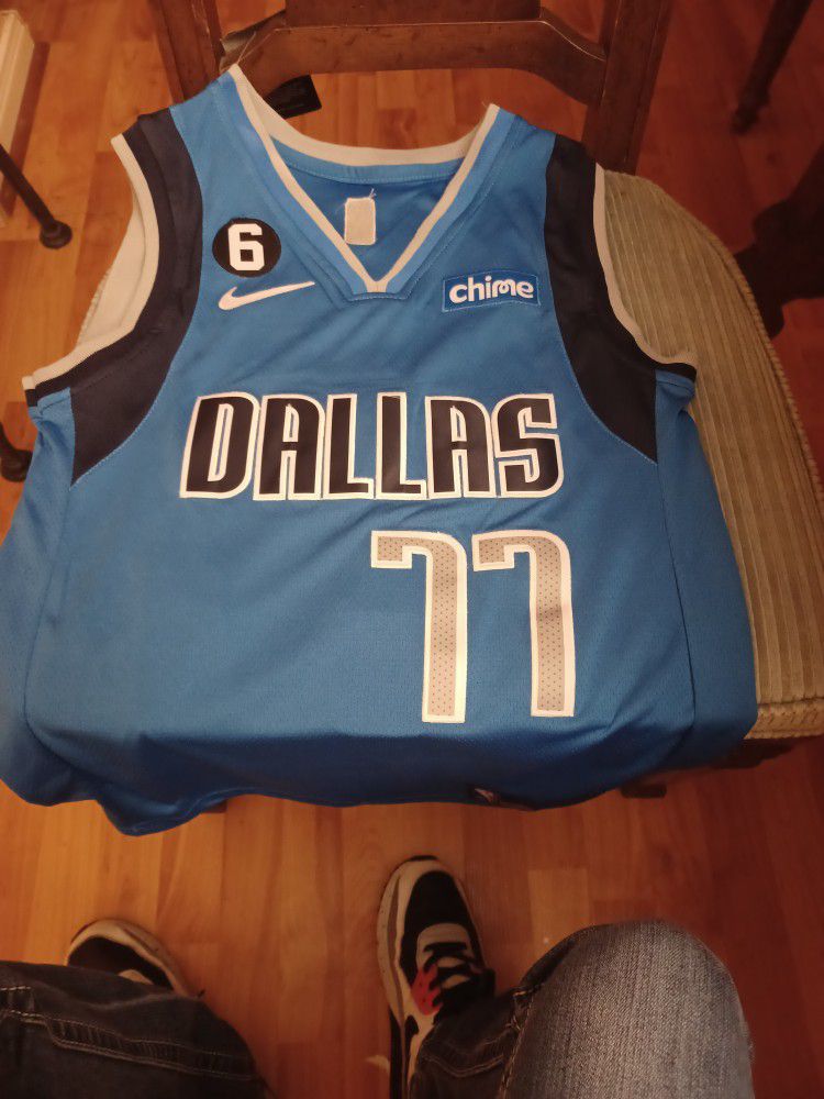 Dallas Doncic #77 Jersey Size Large