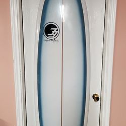 6'8" SURFBOARD

