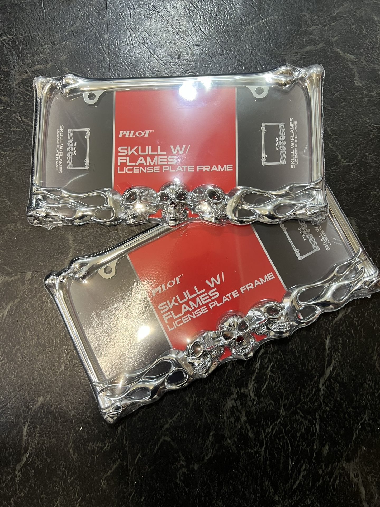 Pilot Automotive WL263-C Chrome Skull and Flame License Plate Frame