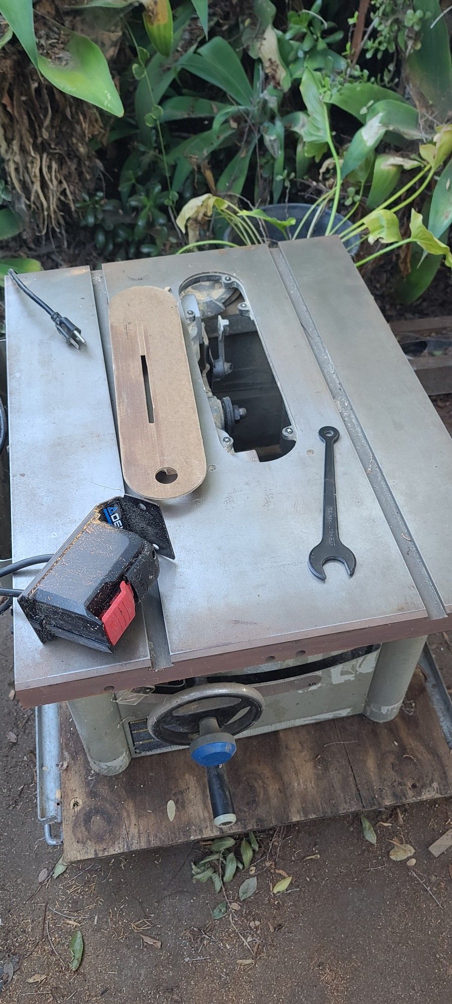 Pending: Free Delta 36-725 Table Saw