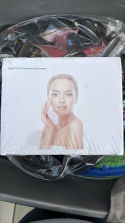 Light facial beauty instrument