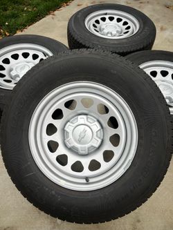 New Chevy Silverado Rims and tires 17” Oem factory wheels rines y llantas nuevas fits Chevy Silverado Tahoe suburban Avalanche