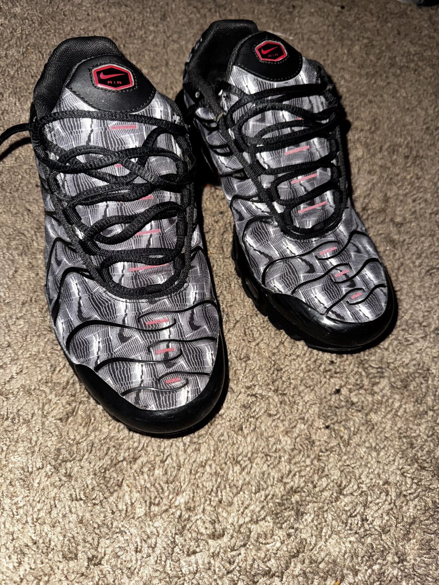 Nike Air Max Plus GS 'Black University Red'