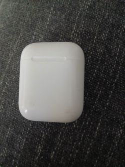 Apple airpods with charging case