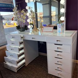 Glam Vanities 