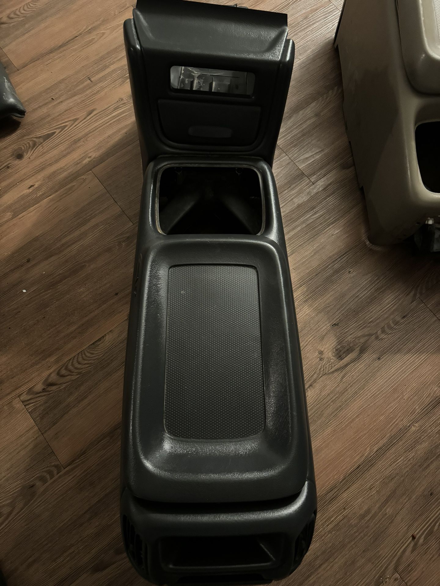 99-06 Silverado Center Console