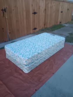 BEAUTYREST TWIN SIZE MATTRESS AND BOX SPRING