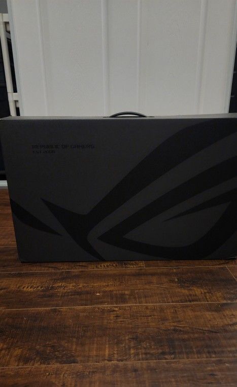 Asus ROG Zephyrus G16 (2025) W/ RTX 5090