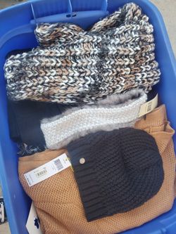 Scarfs, Ponchos, Beenies, Gloves