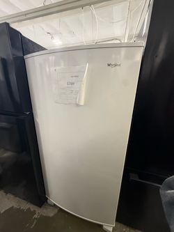 Whirlpool Upright Freezer White