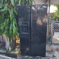 Whirlpool Refrigerator 36-in Wide Water Ice At The Door DigiTour