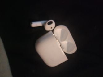 Apple Air Pod Right Ear Only And Case