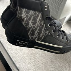 DIOR! BLACK! B23 SIZE 43! FOR NEGOTIATIONS 